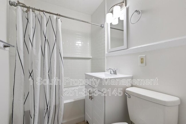 Building Photo - 212 Pinehill Dr