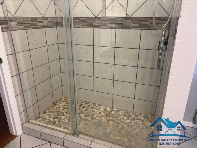 Building Photo - For Rent - 4 Bed/2 Bath near ASU