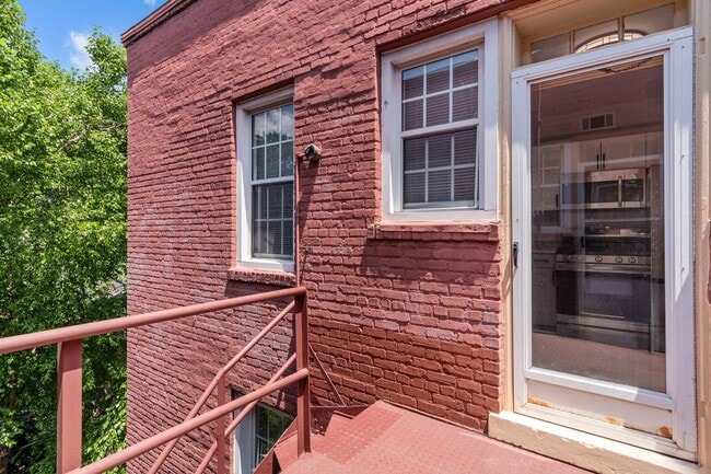 Building Photo - 1008 Westover Ave