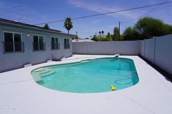 Building Photo - 8355 E Palm Ln