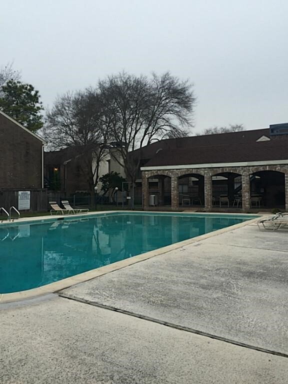 Building Photo - 3900 Woodchase Dr