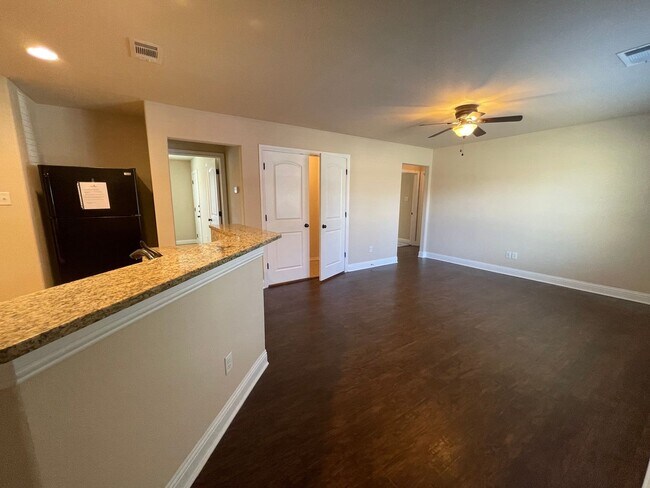 Building Photo - Classically Styled 3/2 In Wonderful Weathe...