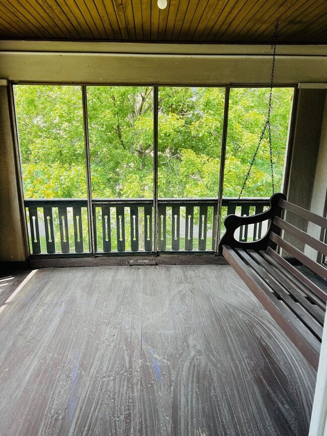 Building Photo - Downtown Charm with Character to Spare – Available Early July!