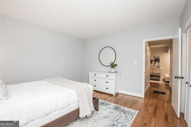 Building Photo - 952 Myrtle St NE