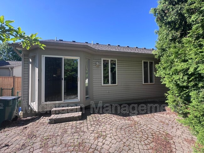 Building Photo - 173 Algansee Dr