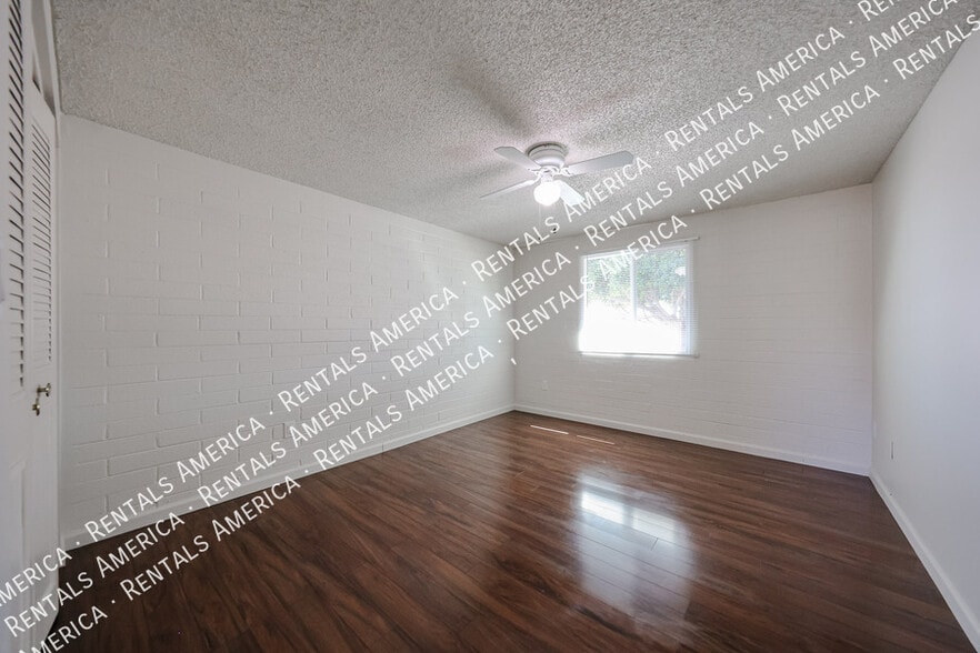 Building Photo - 3550 E Voltaire Dr