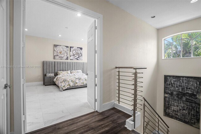 Building Photo - 1580 Shoreline Way
