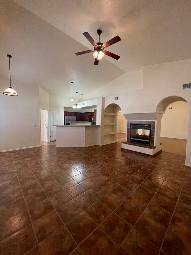 Building Photo - Lovely 4 Bedroom/2 Bath home in Parkhill E...