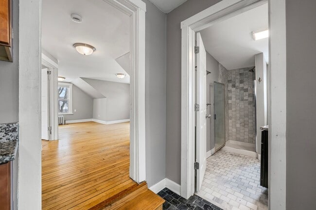 Building Photo - 233 Llewellyn Ave