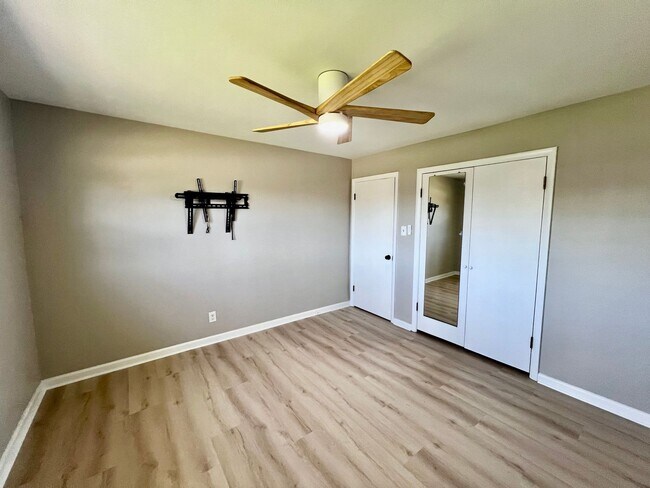 Building Photo - Stunning Renovated Ranch off Indian River