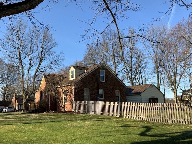 Building Photo - 1194 Woodland Rd