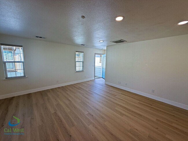 Building Photo - 7661 Forest St