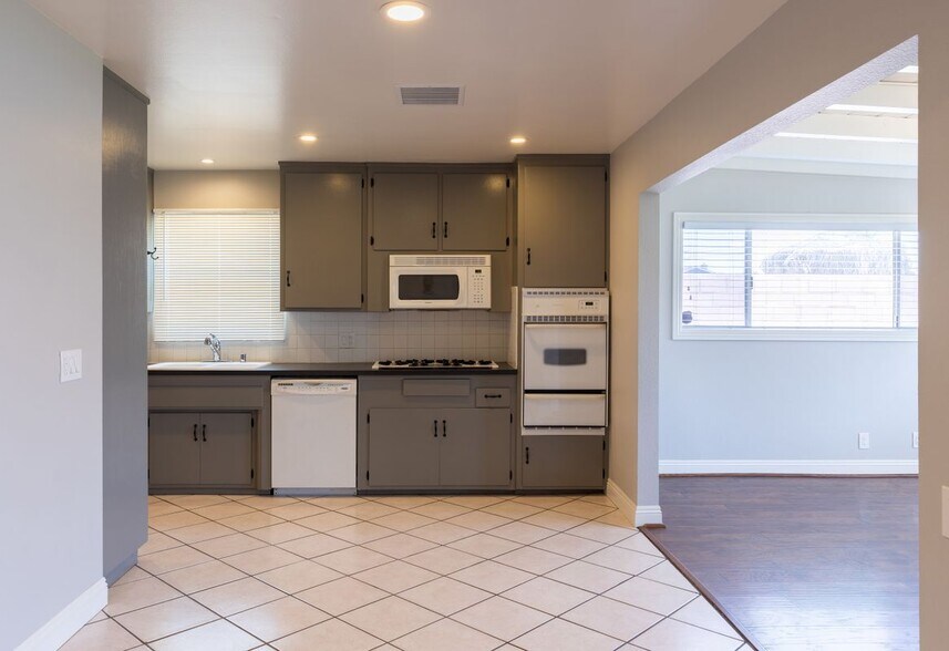 Building Photo - 5532 Vallecito
