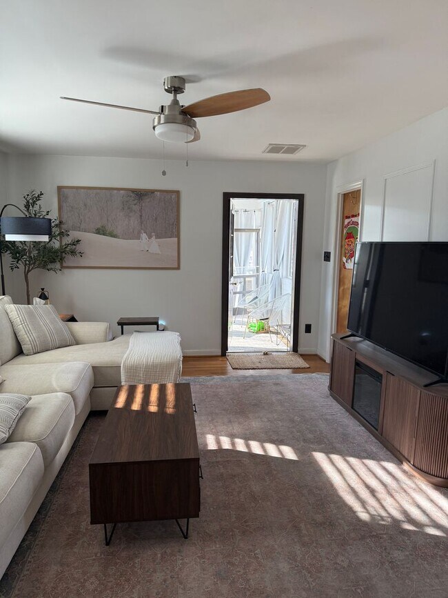 Building Photo - Fantastic Home Near Three Chopt and Patterson Available in January