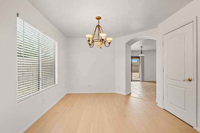 Building Photo - Solar Home with Nice Floorplan in a Great Location! Norterra Dynamite Ranch