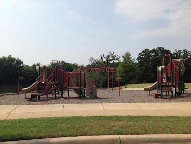 Building Photo - 1407 Piedmont Dr