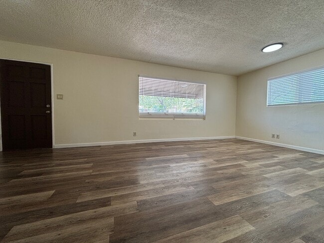 Building Photo - 1337 Melville Dr