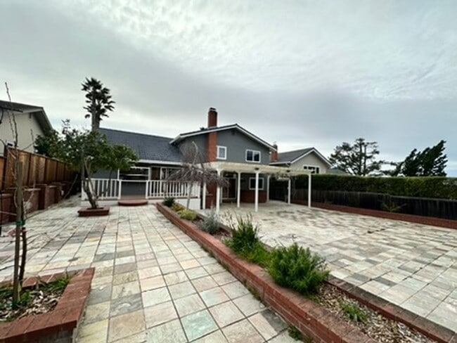 Building Photo - Exquisite Belmont Estate with Luxurious Am...