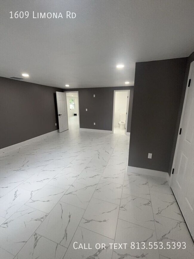 Building Photo - 1609 Limona Rd