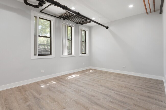 Building Photo - 1320 W Birchwood Ave
