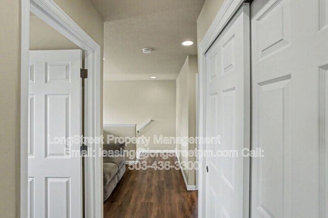 Building Photo - 1227 SE Rivergreen Ave