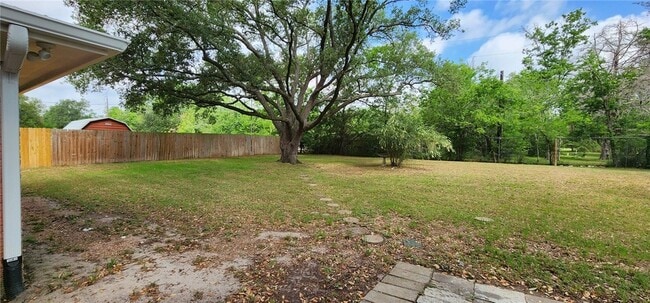 Building Photo - 1209 Haines Dr
