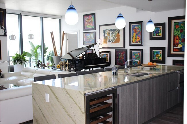 Building Photo - 801 S Miami Ave