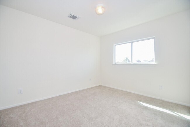 Building Photo - 20638 Patriot Park Ln