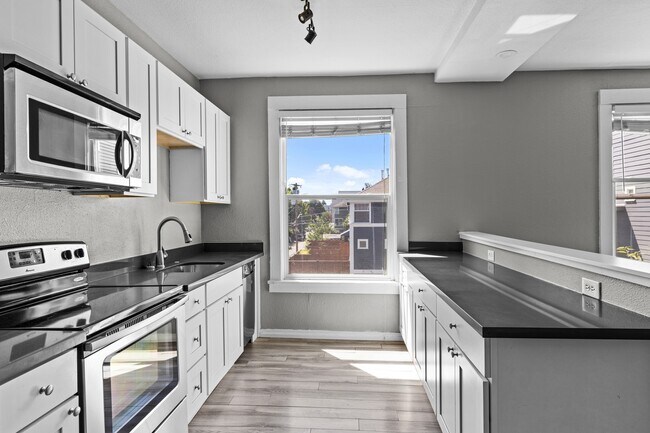 Building Photo - Madison View