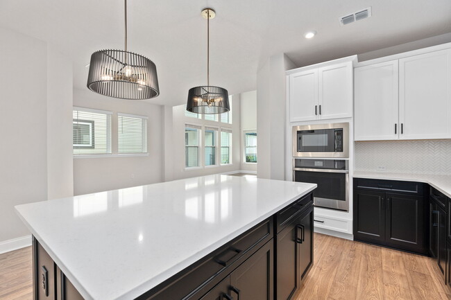 Building Photo - 6504 Barnstorm Wy