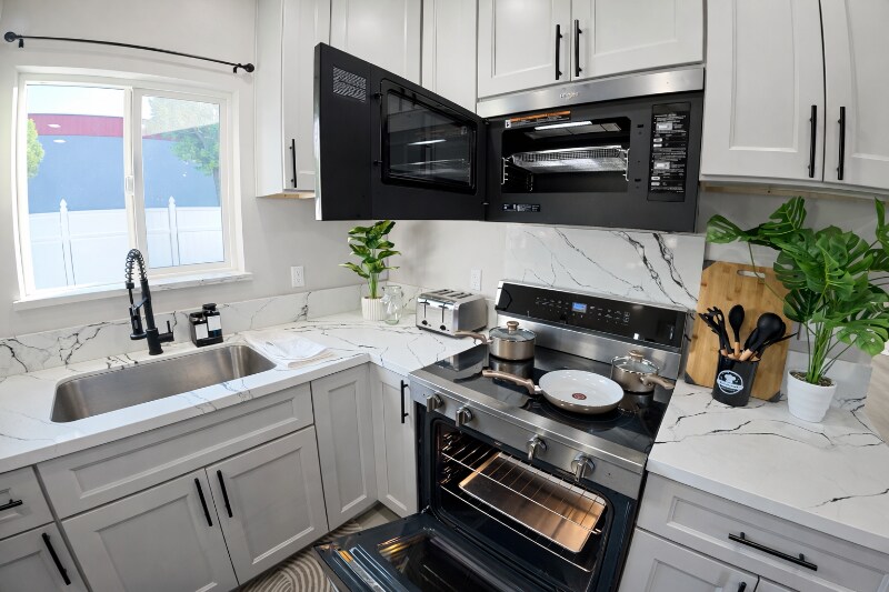 Building Photo - 148 E Rosslynn Ave