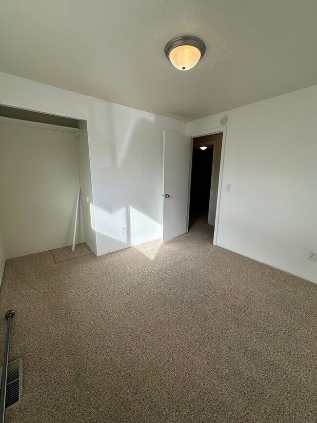 Building Photo - Beautiful 3 Bedroom, 2 Bath Home with One-Car Garage & Storage Shed in Kennewick