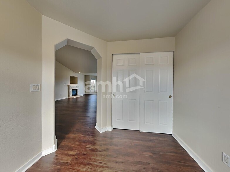 Building Photo - 1327 Whitehouse Ave