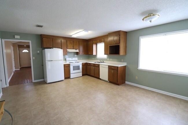 Building Photo - Cozy Retreat: Charming 3-Bedroom Home with Cul-de-Sac Location in Valdosta, GA