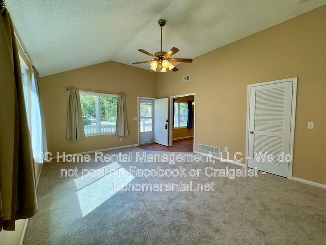 Building Photo - 8643 Melrose St