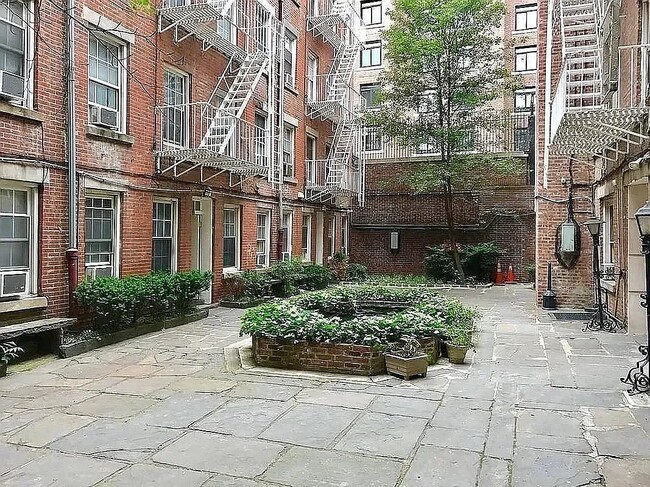Building Photo - 224 Sullivan St