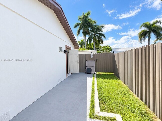 Building Photo - 26770 SW 125th Ave