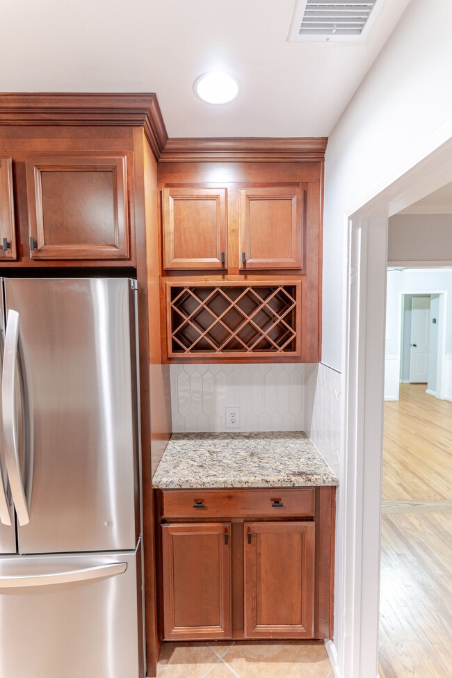 Building Photo - 640 E Valencia Ave