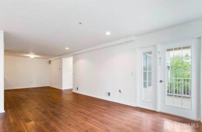 Building Photo - 106 Chariot Ct