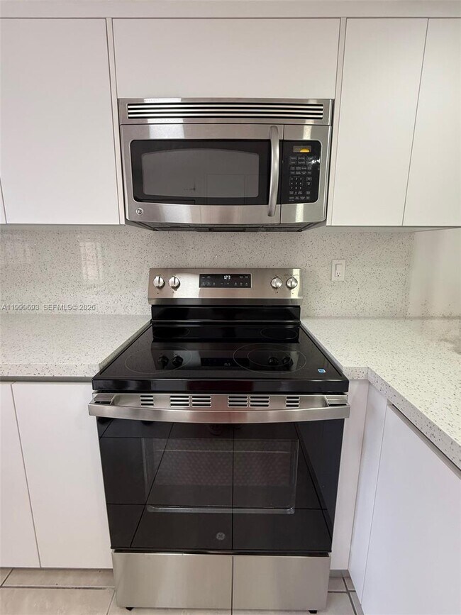 Building Photo - 1460 W 41st St