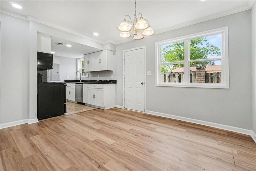 Building Photo - 2952 N Dekalb, A