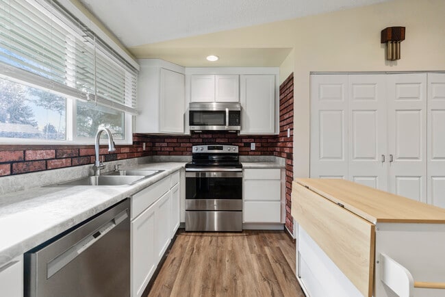 Building Photo - 4802 Sturdivant Ave