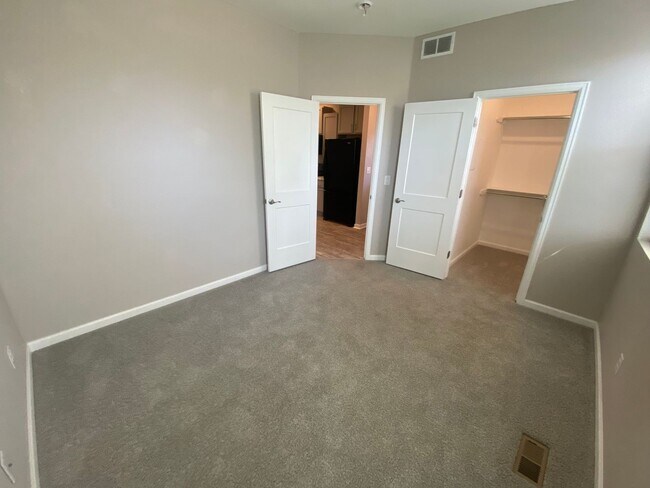 Building Photo - Spacious Englewood Home