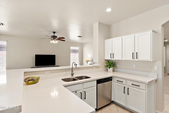 Building Photo - 1819 W Deer Creek Rd