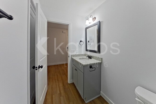 Building Photo - 142 Hughes Dr