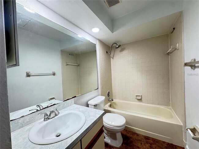 Building Photo - 497 Club Dr