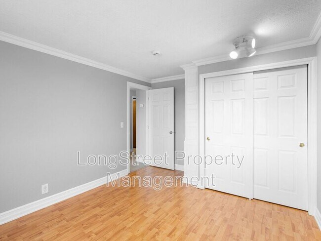 Building Photo - 15926 SW Hampshire Terrace