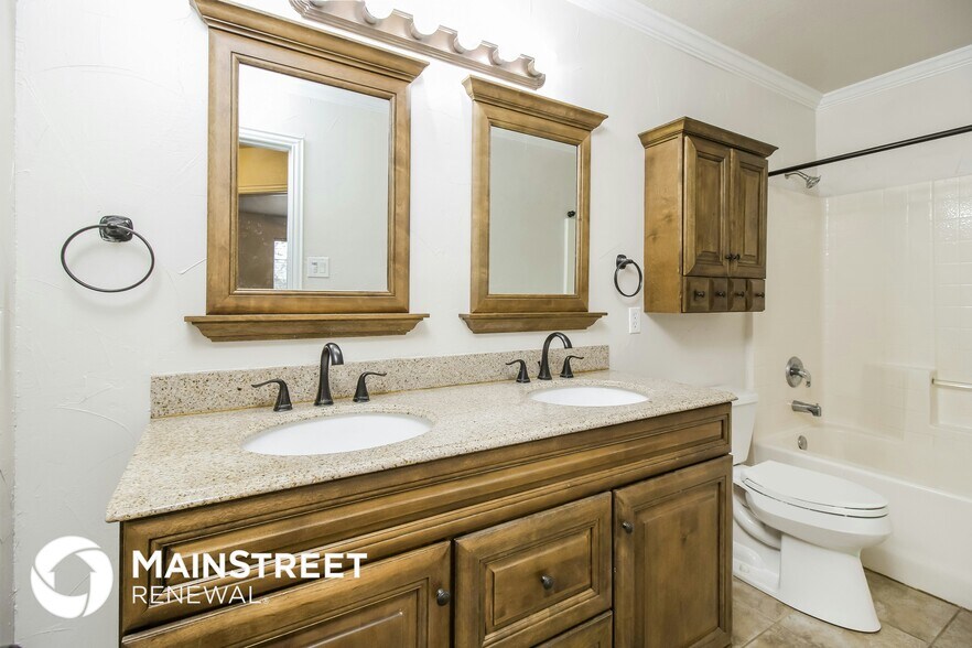 Building Photo - 2520 Castle Pines Dr