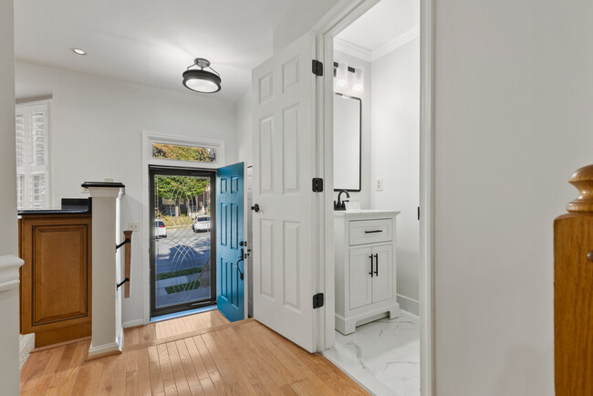 Foyer/Powder Room - 1021 Hidden Moss Dr