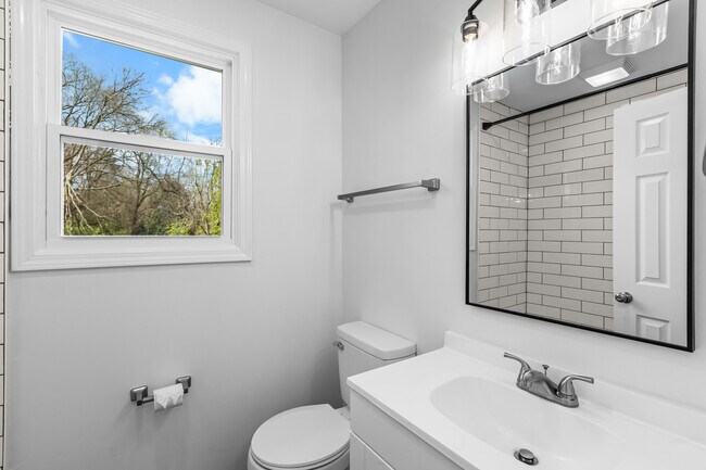 Building Photo - 4915 Darlington Dr